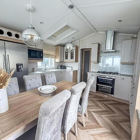 Beautiful Lodge With Full Sea Views At Broadland Sands In Suffolk Ref 20235Bs Hopton on Sea Ngoại thất bức ảnh